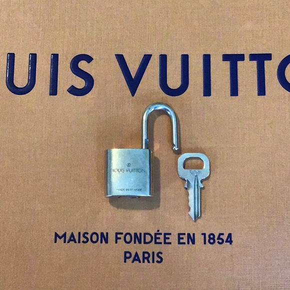 Louis Vuitton Lock & Key N.300 - Picture 4 of 4